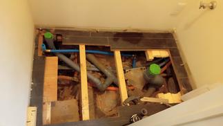 手洗器増設のための配管工事