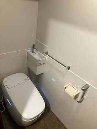 手洗器付のタンクレストイレ
