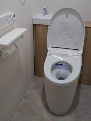 八千代市 Ｋ様邸 キャビネット付で見た目もすっきり、お掃除ラクラク《LIXIL Jフィット I型》