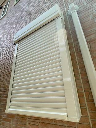 千葉市 Ｎ様邸　防犯対策で「泥棒に嫌われる家」に《LIXIL リフォームシャッター》