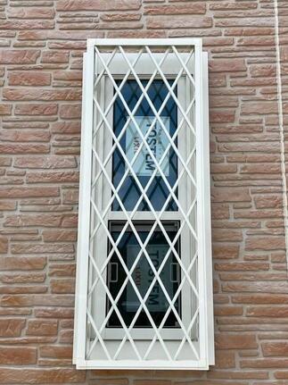 上げ下げ窓+面格子《LIXIL 取替窓リプラス／YKK AP ラチス面格子 2LA(壁付タイプ) 》