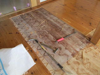 既存無垢杉床材解体工事