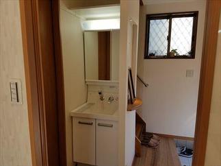 使いやすい位置に洗面台を造りました。