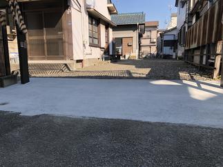 オーバースイングドア