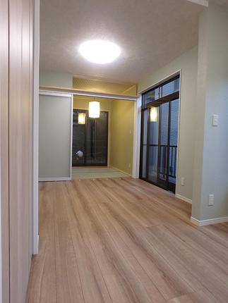 寝室の奥には和室コーナーを設置しました