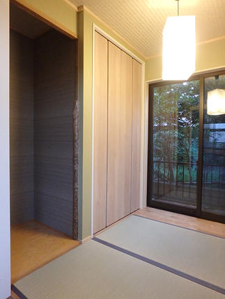 寝室奥に設置した、和室の床の間