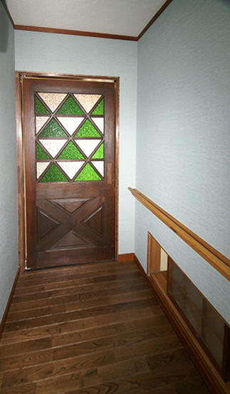 存在感のあるアンティークドアー