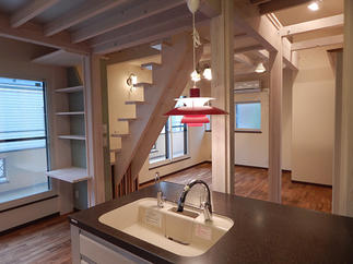 アイランドキッチンのカウンターから見た様子