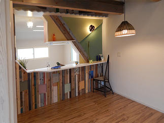 ナチュラルで華やかなデザインに仕上げたダイニング