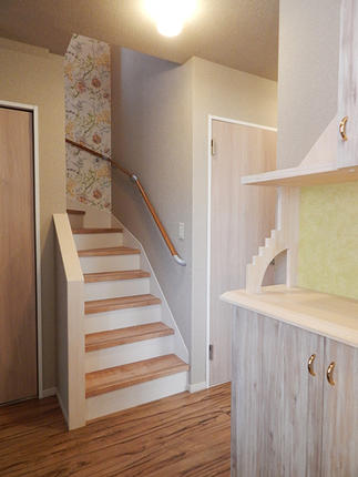 新しくなった階段と、造作したシューズクローゼット