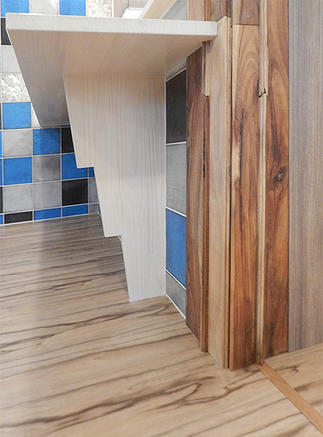 カウンターを支える支柱のデザイン