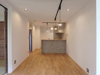 リビングからキッチンを見た様子