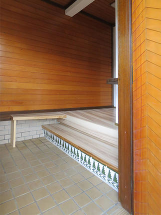 アクセントのタイルで空間演出