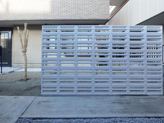 開放感を残しつつ、目隠しにもなるブロックを配置