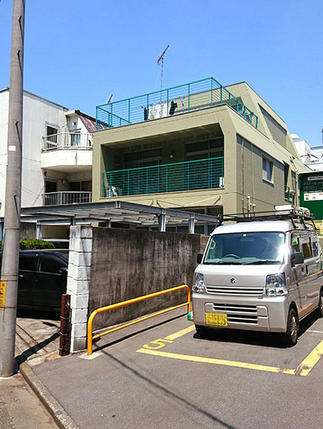 今にも崩れそうな外装が安全に生まれ変わった