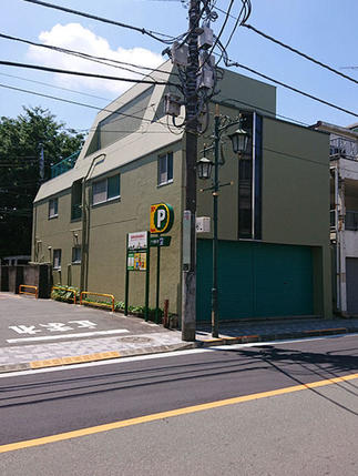 今にも崩れそうな外装が安全に生まれ変わった