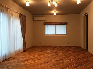 広く感じる斜め貼りの床材の効果