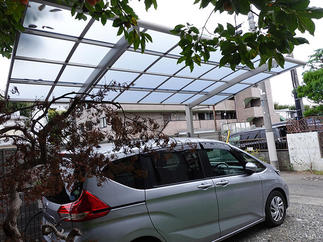 大型の車庫を取り付けました。