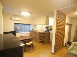 窓の景観を眺めて、会話も弾みます。