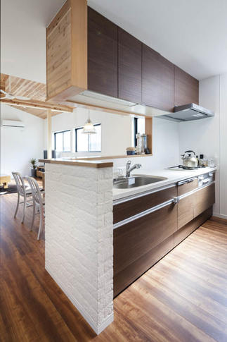 袖壁のタイルにこだわり