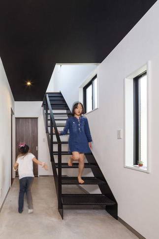 男前な鉄骨階段