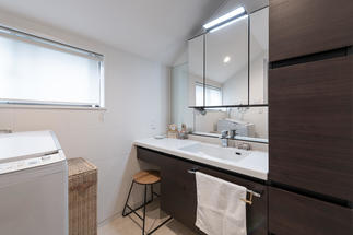 奥様お気に入りのカウンターひろびろ洗面化粧台はルミシス