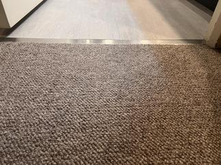 廊下　カーペット