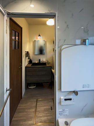 洗面室のインテリアがスタイリッシュに生まれ変わりました。