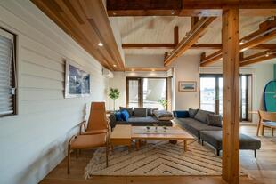 天井断熱もバッチリ。都会で叶える、カリフォルニアの風を感じる大人のサーフスタイルリノベ