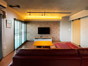 インダストリアルリノベーション｜コンクリート×オーク材で実現するLDK空間☆