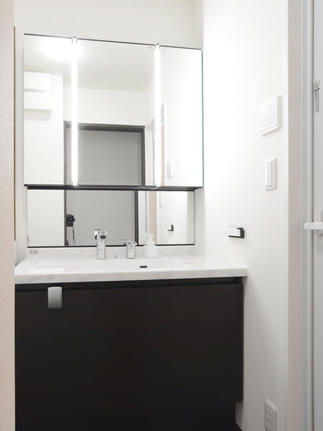 LIXIL　洗面化粧台ルミシス　にお取替え