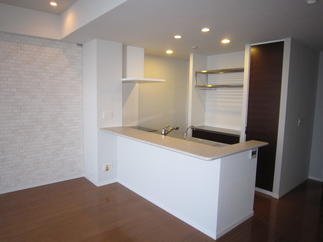フード前の壁を出来るだけ撤去　より開放的なキッチンに