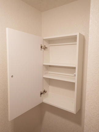 リフォーム後のトイレ背面収納