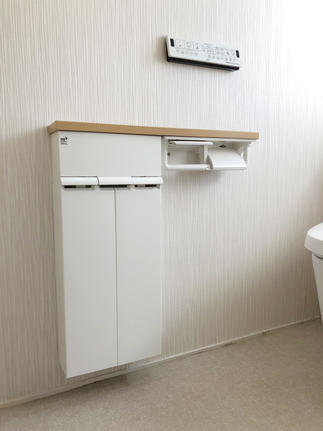 リフォーム後のトイレ収納・紙巻器