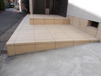 リフォーム後の玄関アプローチ