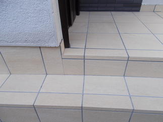 リフォーム後の玄関アプローチ