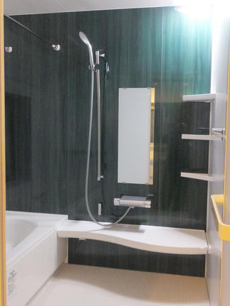 リフォーム後のユニットバス(カウンター)