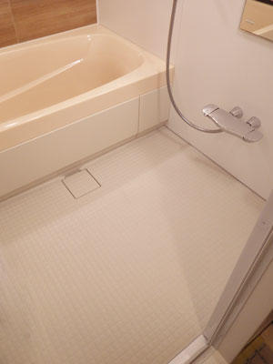 リフォーム後のユニットバス(床)