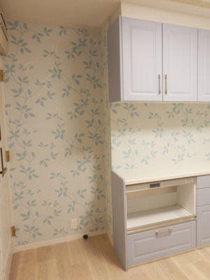 リフォーム後のキッチン(壁紙)