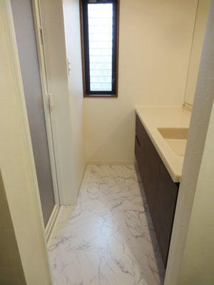 リフォーム後の洗面脱衣室(床)