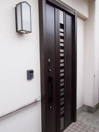 リフォーム後の玄関ドア