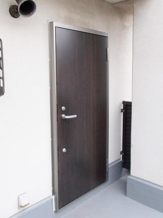 リフォーム後のバルコニードア