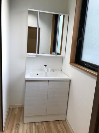 ちょっとしたスペースに洗面化粧台を設置