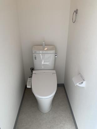 会社の事務所に新たに女性用トイレLIXILアメージュZを設置しました！