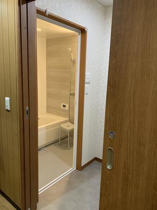 断熱性が上がった浴室、ドア位置を変えて使い勝手が良くなった洗面室