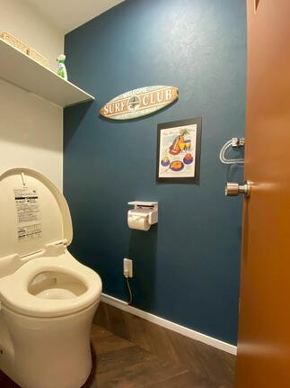 トイレも西海岸風にアレンジして落ち着ける空間に