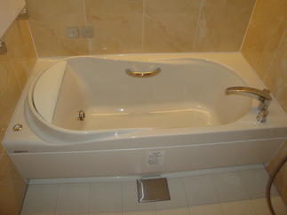 アクアフィール [肩湯／サイレントジェット]　肌をなでるお湯、かつてない快感入浴を満喫させます。