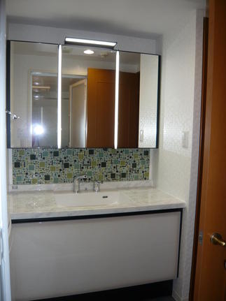 ガラスモザイクタイルのアクセント