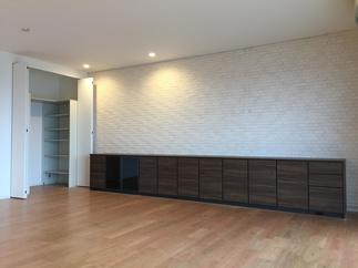 【ヴィータス】カウンター収納とエコカラットのコントラスト