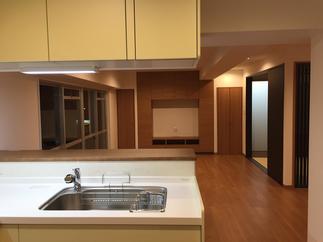 【キッチン】シンクからリビングや和室が見渡せるワンフロア